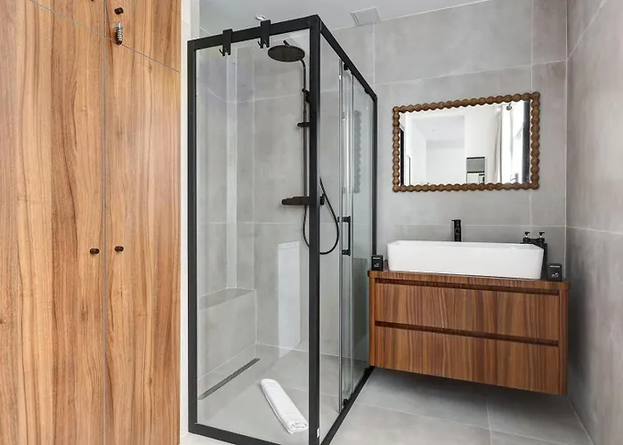 Thebluestay 99 - In The Heart Of Paris